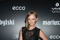 Kasia Stankiewicz w prześwitującej małej czarnej. Zadziorny wizerunek jej służy