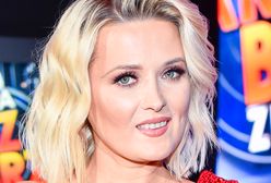 "Twoja twarz brzmi znajomo": Gosia Andrzejewicz w zmysłowej czerwieni. Stylizacja pełna blasku