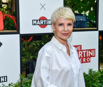 Joanna Racewicz w wakacyjnej odsłonie. Barwne okulary przykuły uwagę