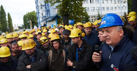 Szykuje się awantura na miesięcznicy. Związkowcy wyniosą Lecha Wałęsę z Krakowskiego Przedmieścia?