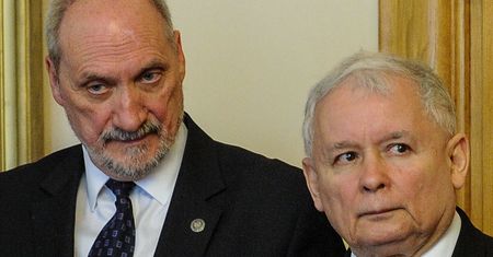 Antoni Macierewicz wykorzystał nieobecność Jarosława Kaczyńskiego. "Walczy"