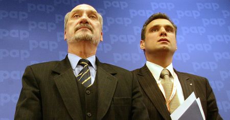 Czyszczą ludzi Macierewicza. Piotr Woyciechowski nie jest już prezesem fundacji
