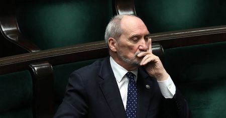 Jest reakcja Macierewicza na spór z Izraelem. Zaskoczenie