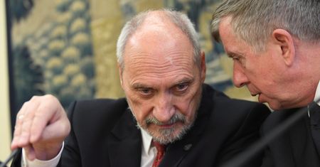 Komisja Obrony Narodowej zajmie się pismem ws. Macierewicza. Poszło o tajne informacje