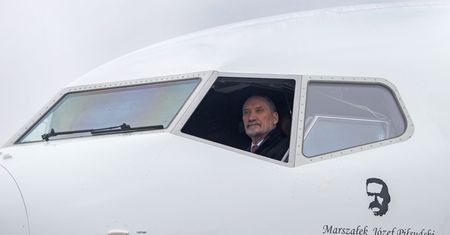 "Odlot" Antoniego Macierewicza. Zobacz, jak minister prezentuje się w nowej maszynie