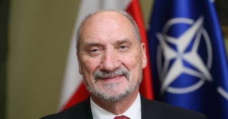 Niektórzy już tęsknią za Antonim Macierewiczem. Jest petycja o jego przywrócenie