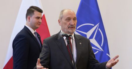 MON broni Misiewicza. "Brudna gra przeciwko Macierewiczowi"