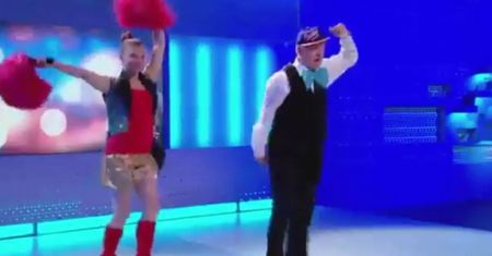 Żenujący pomysł TVP. Andrzej Rosiewicz śpiewa z playbacku dla Donalda Trumpa