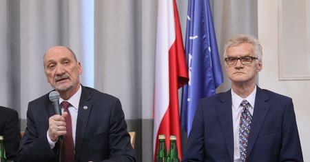 Antoni Macierewicz zaprezentował raport techniczny podkomisji smoleńskiej. Ustalenia komisji Millera "zostają anulowane"