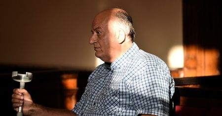 Radny PiS broni ks.Jankowskiego. "Ksiądz wiele razy mnie głaskał i przytulał"