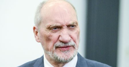 Strajk nauczycieli 2019 zawieszony. Patetyczny komentarz Antoniego Macierewicza
