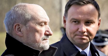 Prezydent Duda zażądał dymisji Antoniego Macierewicza. Wiadomo, kogo popiera PiS