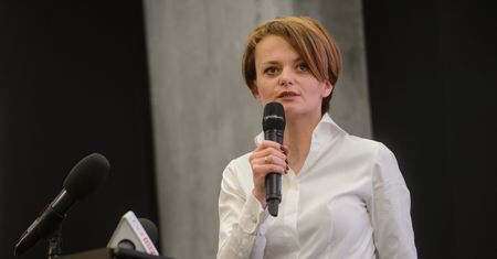 Podwyżki cen prądu. Emilewicz: "Nie ma potrzeby wprowadzania rekompensat dla firm"
