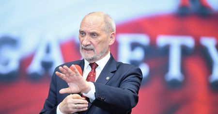 Antoni Macierewicz mówi o skandalu podczas wizyty premiera w PE. "Zupełnie niezwykła nawała"