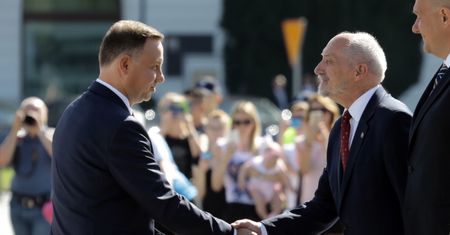 Prezydent nie ustąpi szefowi MON. Znów nie będzie generalskich nominacji?