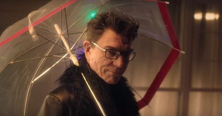 Mirosław Zbrojewicz w specjalnej reklamie "Opowieści z San Francisco" Netfliksa. Zaprasza na Paradę Równości