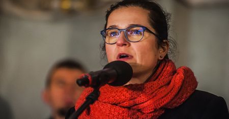 Babcia Aleksandry Dulkiewicz była krawcową. Jedna z jej koszul przeszła do historii