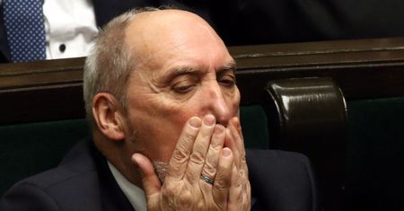 Dymisja dla Macierewicza była szokiem. "Trzymamy się tylko dzięki wsparciu innych"