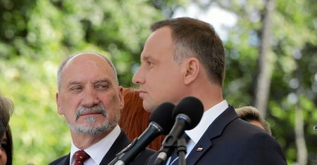 Burza wokół lotu do Kuwejtu. "Fakty" TVN: dowódca Operacyjny Rodzajów Sił Zbrojnych bez zgody ministra