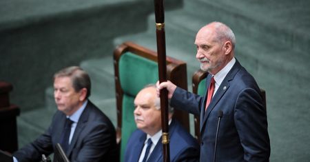 Pierwsze posiedzenie Sejmu. Antoni Macierewicz otworzył obrady