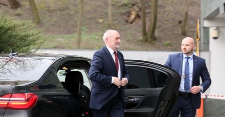 Politycy stracą prawo do jazdy "na sygnale"?