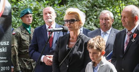 Joanna Racewicz odpowiada hejterom, którzy nazywają ją "cmentarną celebrytką"