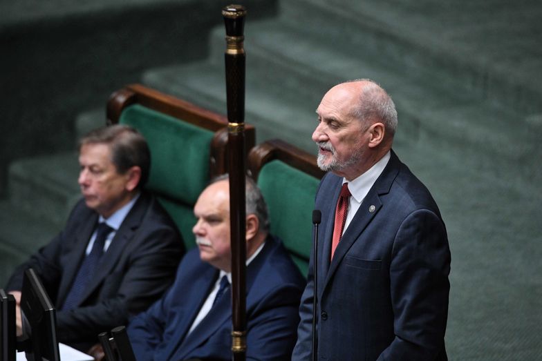 Ruszył Sejm nowej kadencji. Pierwsze posiedzenie otworzył Antoni Macierewicz 