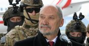 Funkcjonariusze tłem dla ministrów. Macierewicz i Błaszczak ośmieszają mundur