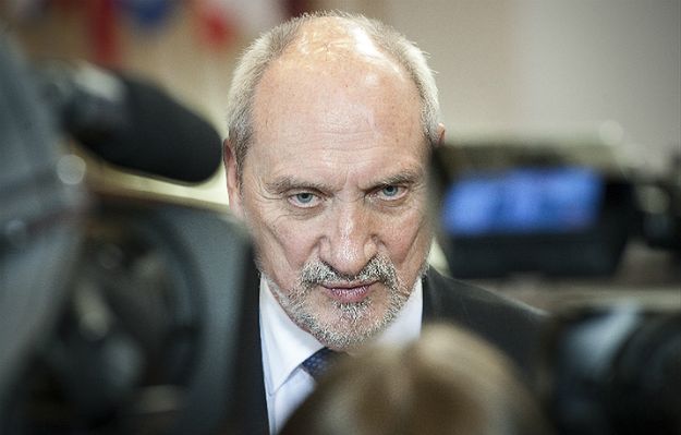 "Żyjemy wszyscy w oczekiwaniu na wizytę Trumpa". Antoni Macierewicz tłumaczy, co znaczy "wszyscy"