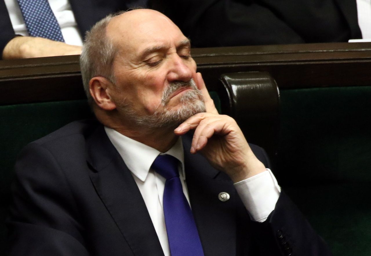 Macierewicz zdradził przebieg dawnej rozmowy z Wałęsą. Na jaw wyszły zaskakujące szczegóły