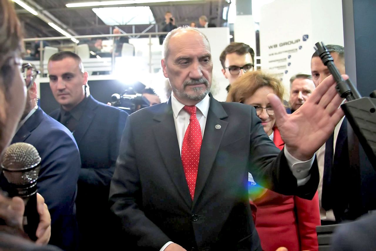 Macierewicz o Putinie: przywódca kraju odpowiedzialnego za ludobójstwo i tragedię smoleńską