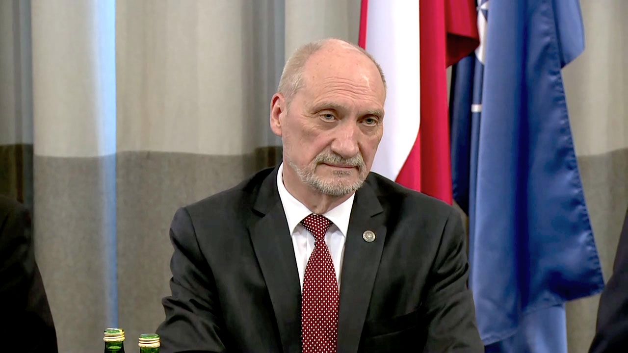 Antoni Macierewicz i podkomisja smoleńska zmieniają siedzibę. Opuścili budynek MON