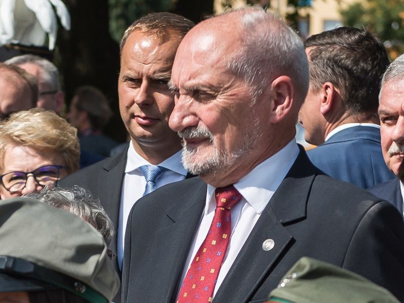 Macierewicz zwiększa limity. Szef SKW dostał dodatkowe 20 tys. zł