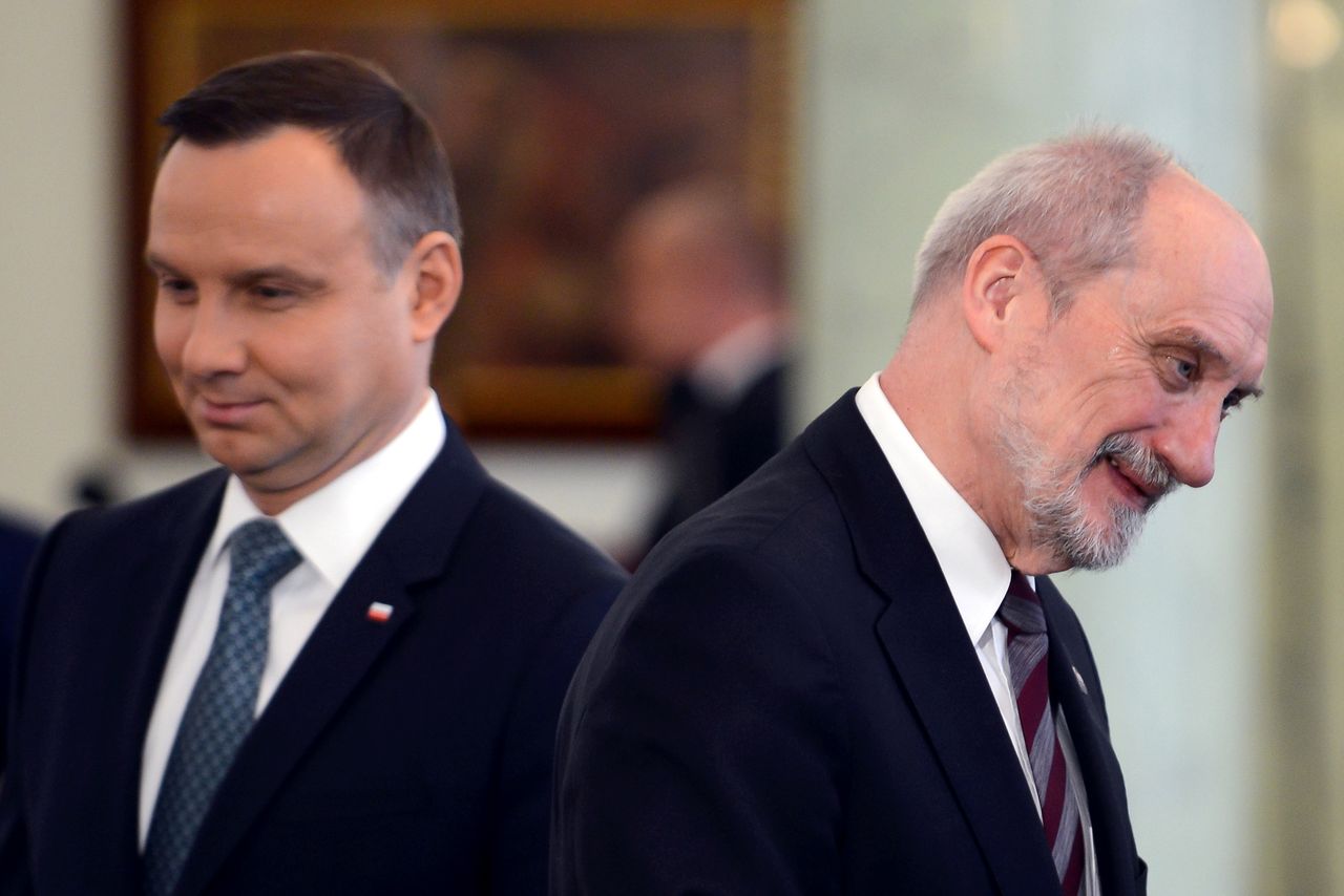 Macierewicz ma problem z Andrzejem Dudą. "Trudno zrozumieć, dlaczego pan prezydent utrudnia działania służbom"