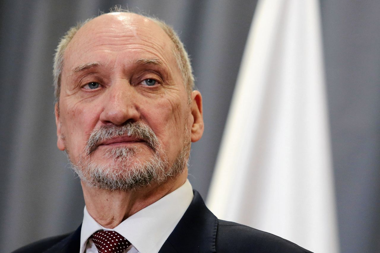 Macierewicz pożegna się z rządem? Nie ma tematu