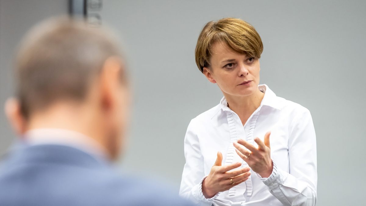 Pakiet to w sumie kilkadziesiąt ułatwień dla biznesu - mówi minister Jadwiga Emilewicz.