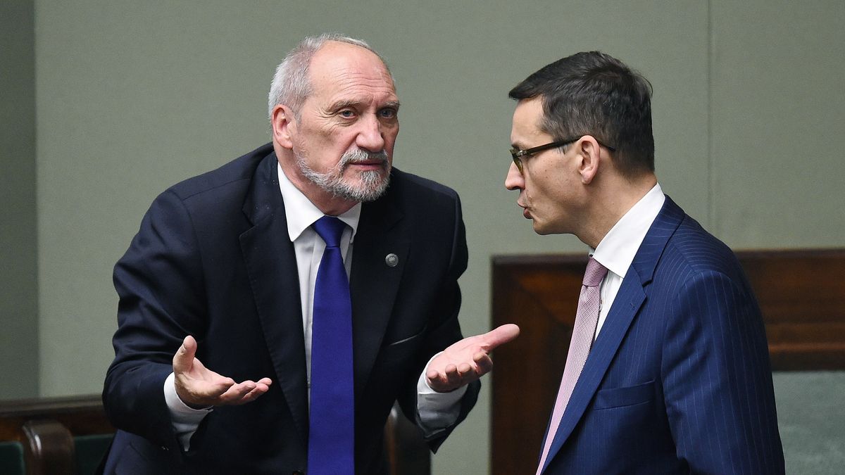 Antoni Macierewicz jeszcze w roli szefa MON i Mateusz Morawiecki jako wicepremier - jeszcze słucha, jeszcze liczy się ze zdaniem Macierewicza. To się zmieni, gdy zostanie premierem