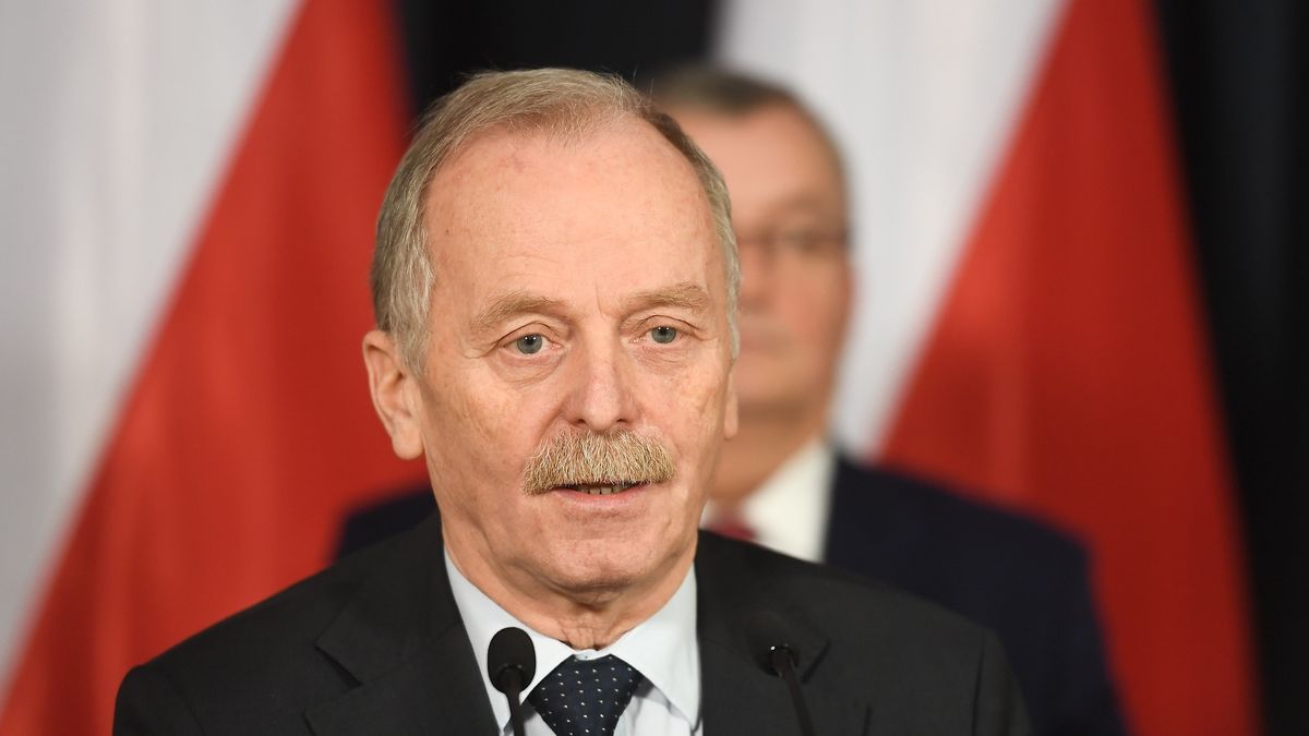 Wiceszef resortu infrastruktury Marek Chodkiewicz.