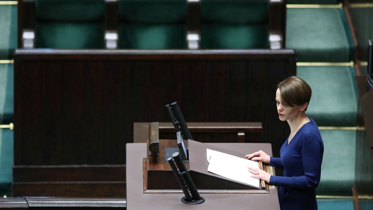 Minister rozwoju Jadwiga Emilewicz reprezentowała rząd podczas prac nad tarczą antykryzysową