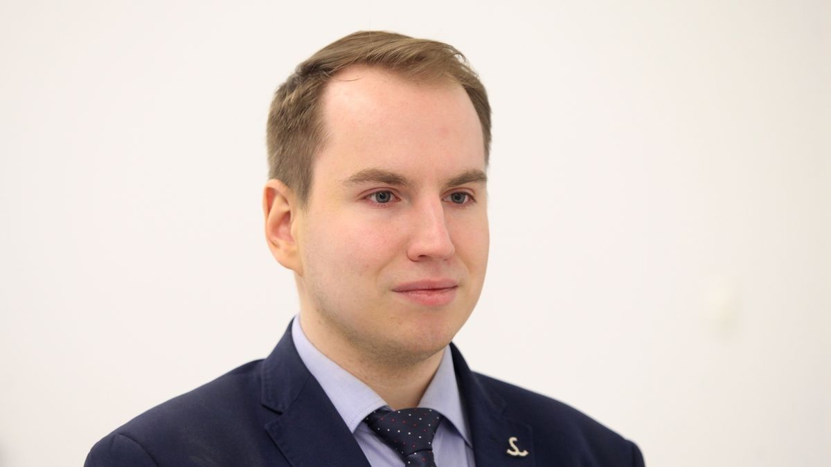 428 interpelacji poselskich wystosował w 2018 roku wiceminister Adam Andruszkiewicz. Cyfryzacji dotyczyło... ledwie kilkanaście