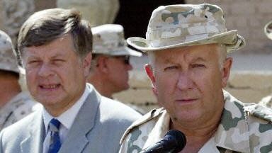 Gen. Tyszkiewicz z ministrem Szmajdzińskim jeszcze w Iraku