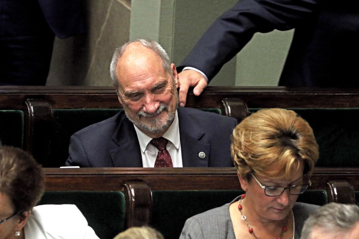 Trudne pytania o Macierewicza. Tajemnicza reakcja rzecznika Dudy