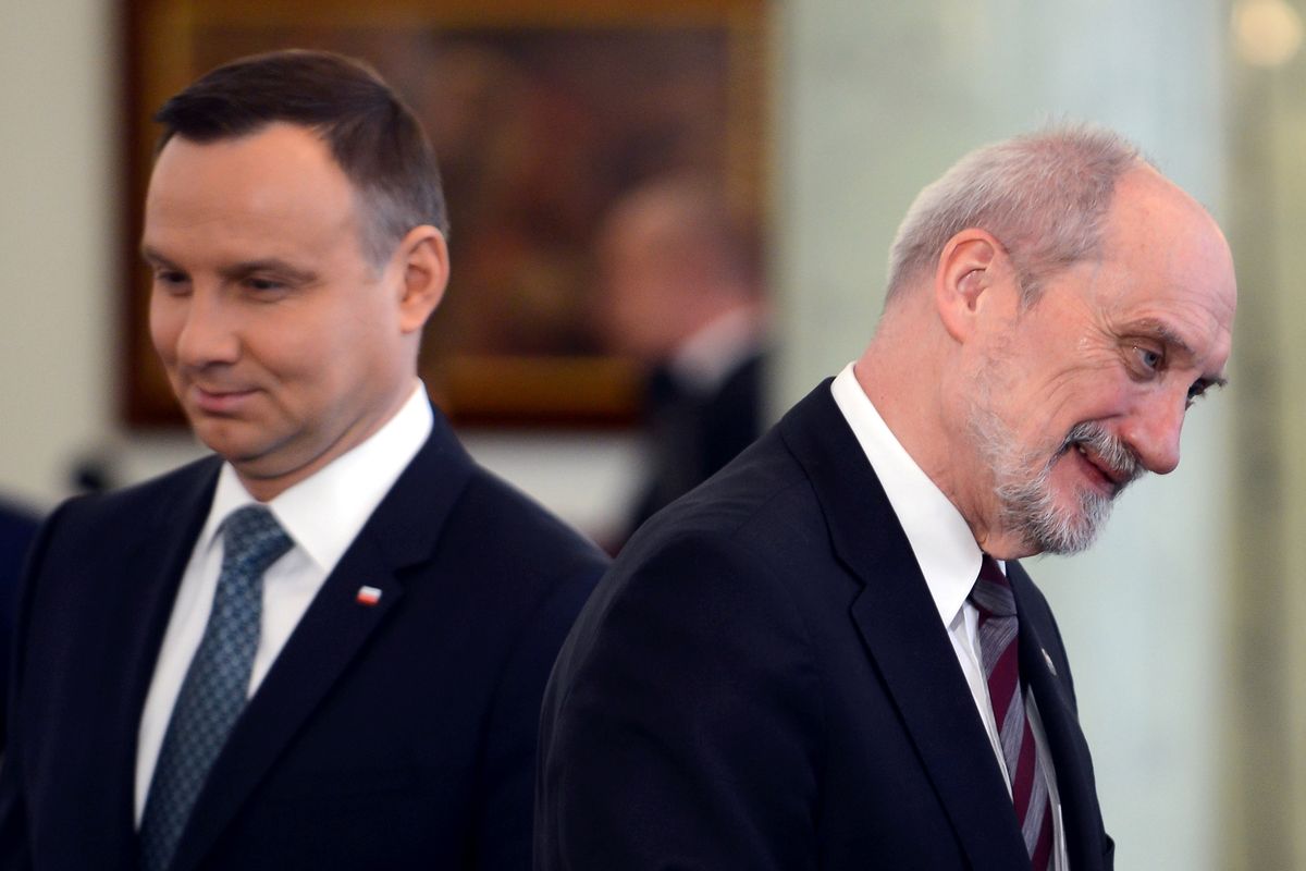 Zaskakujące słowa Andrzeja Dudy o szefie MON. To początek nowej wojny?