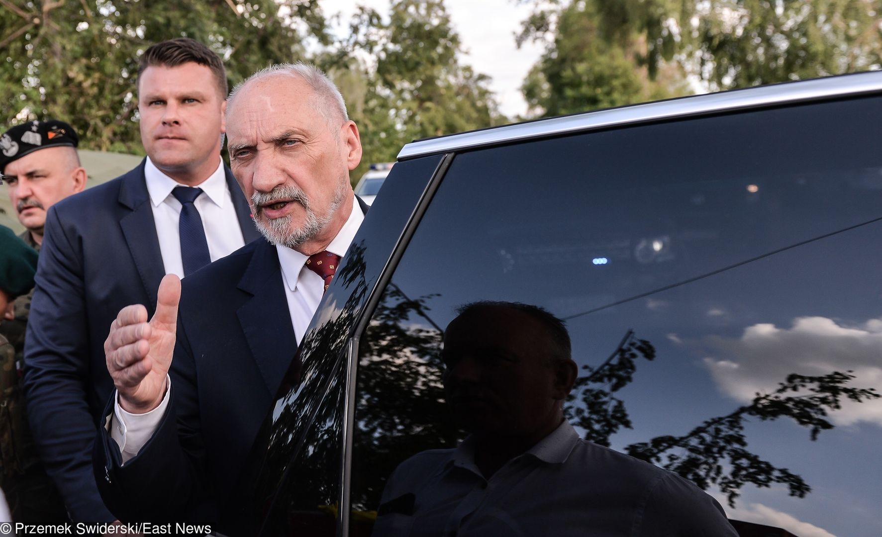 Jak wyjaśnić powiązania Antoniego Macierewicza z "podejrzanymi ludźmi"?