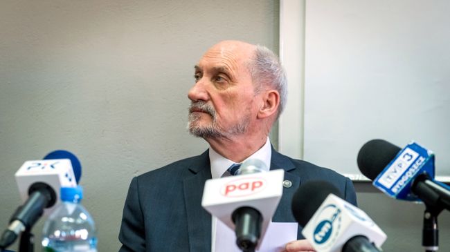 Macierewicz podczas konferencji naukowej w Toruniu