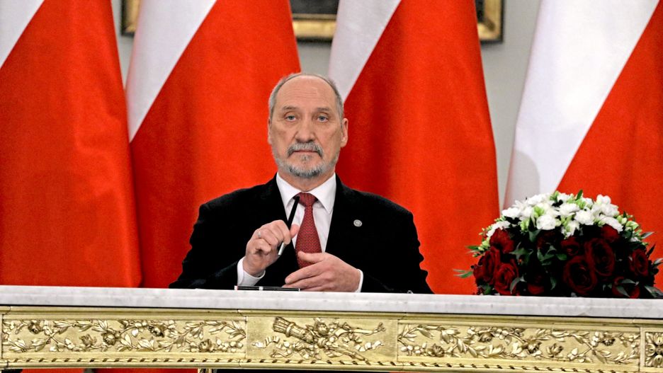Wszystko miało się rozgrywać na kilka dni przed odejściem Macierewicza