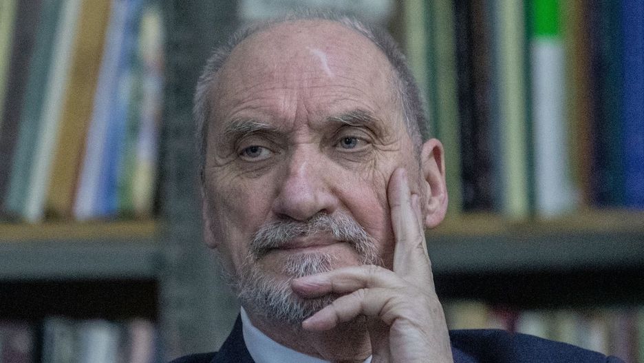 Antoni Macierewicz oskarża o antykościelną propagandę "prawdziwe" lobby pedofilskie
