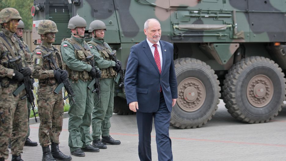 Posłowie PO przekonują, że chcieli odparcia zarzutów wobec szefa MON