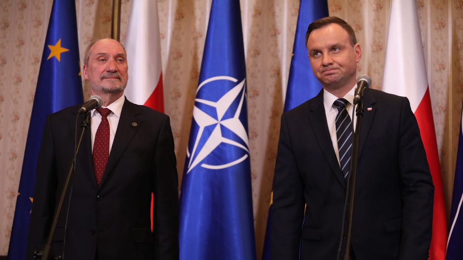 Szef MON Antoni Macierewicz i prezydent Andrzej Duda.