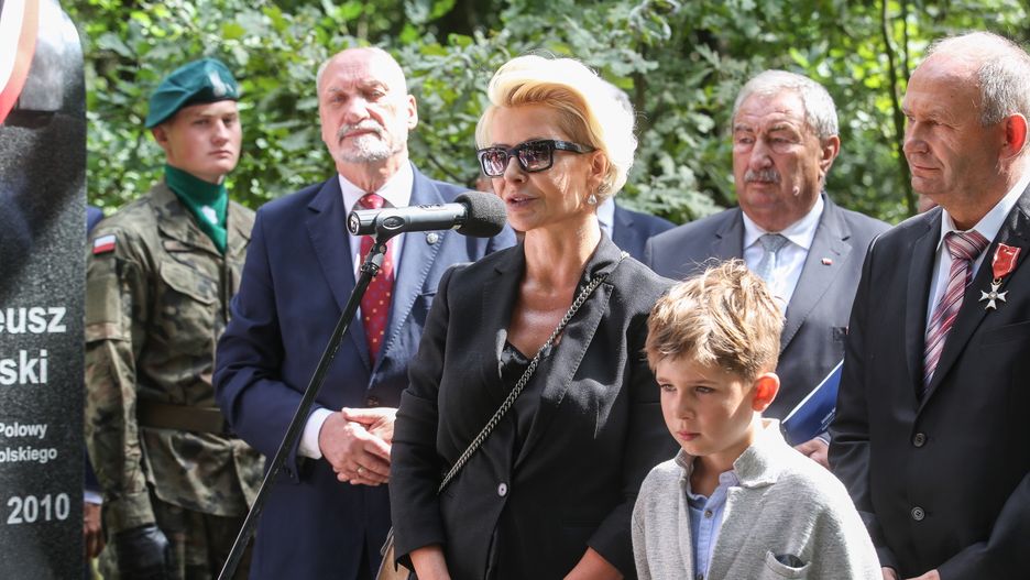 Joanna Racewicz, żona zmarłego w katastrofie smoleńskiej kpt. Pawła Janeczka z BOR powiedziała, że "najpiękniejszym pomnikiem jej męża jest ich syn, Igor Janeczek"